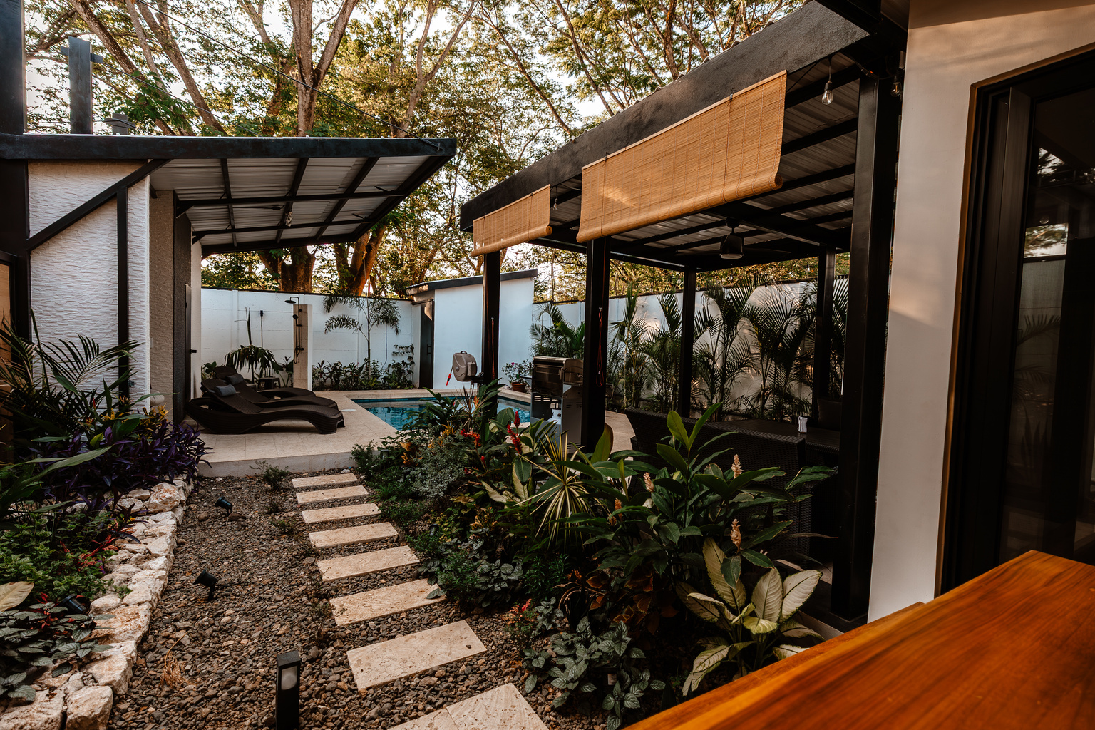 The terrace flows right into the living space. Open the doors, let the breeze in. Lots of room for yoga and slow mornings.