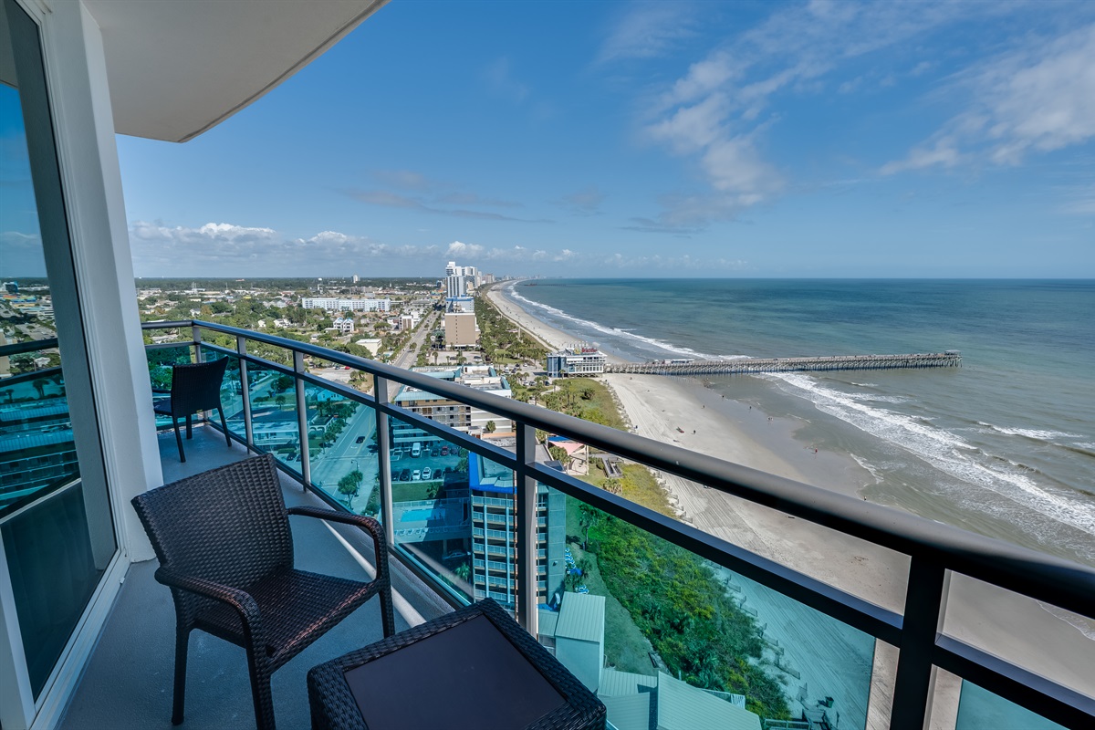 Balcony with Amazing Views of the Ocean🌊☀️