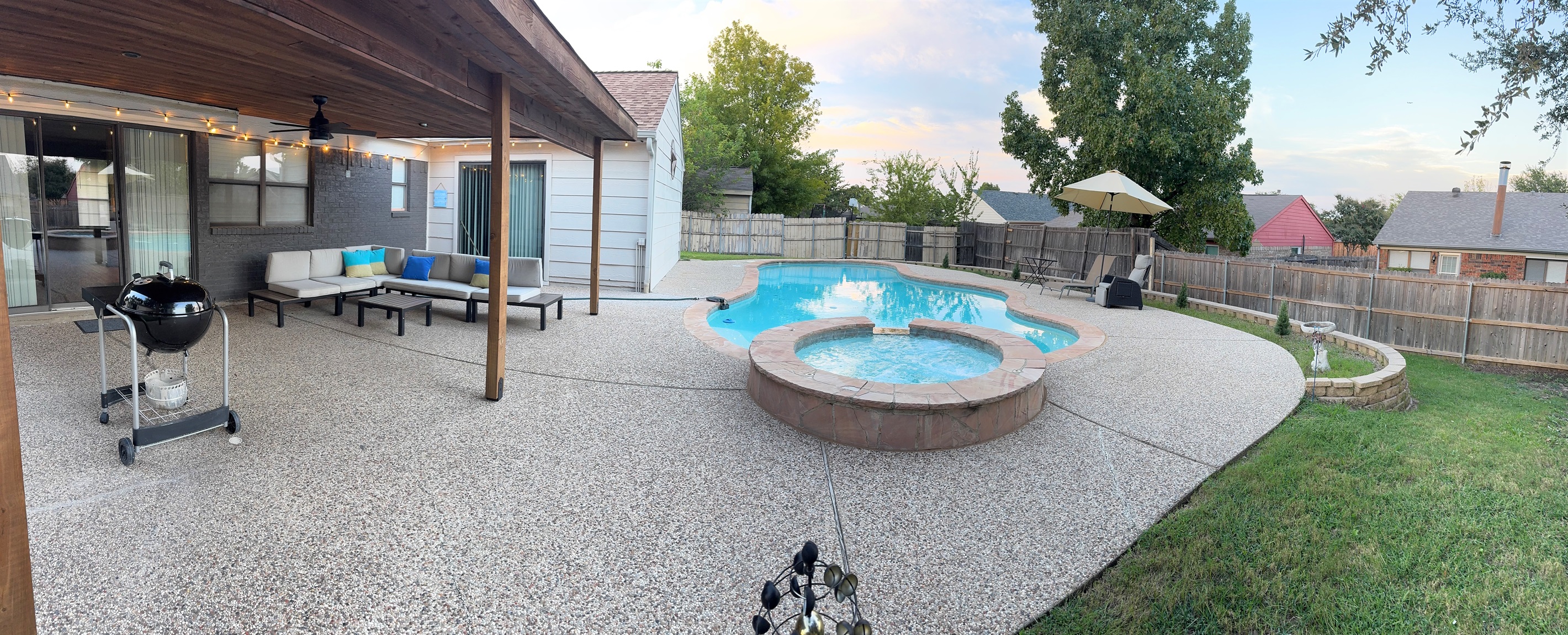 Jump into the water of a crystal clear pool all year long!