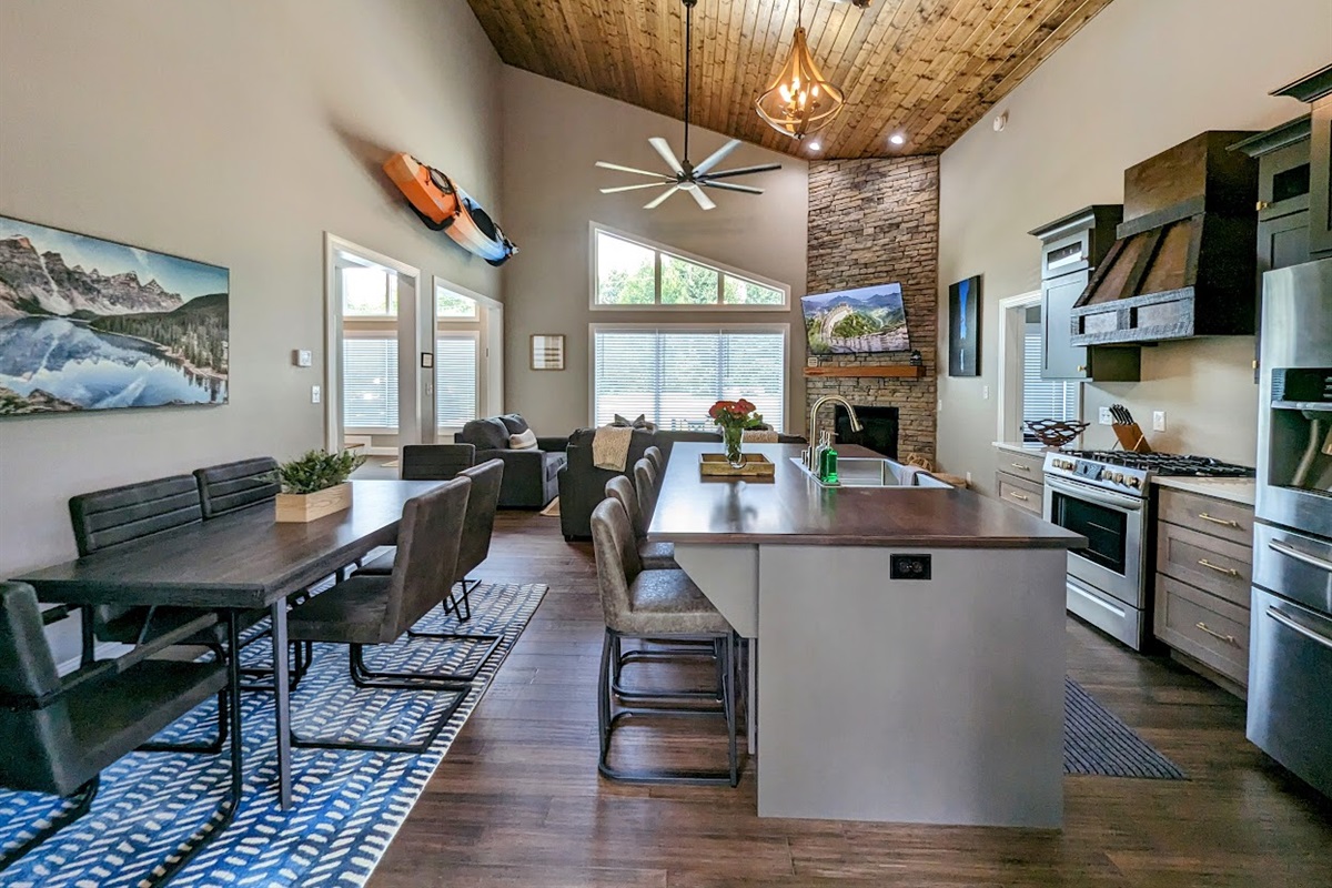 Open Kitchen/Dining