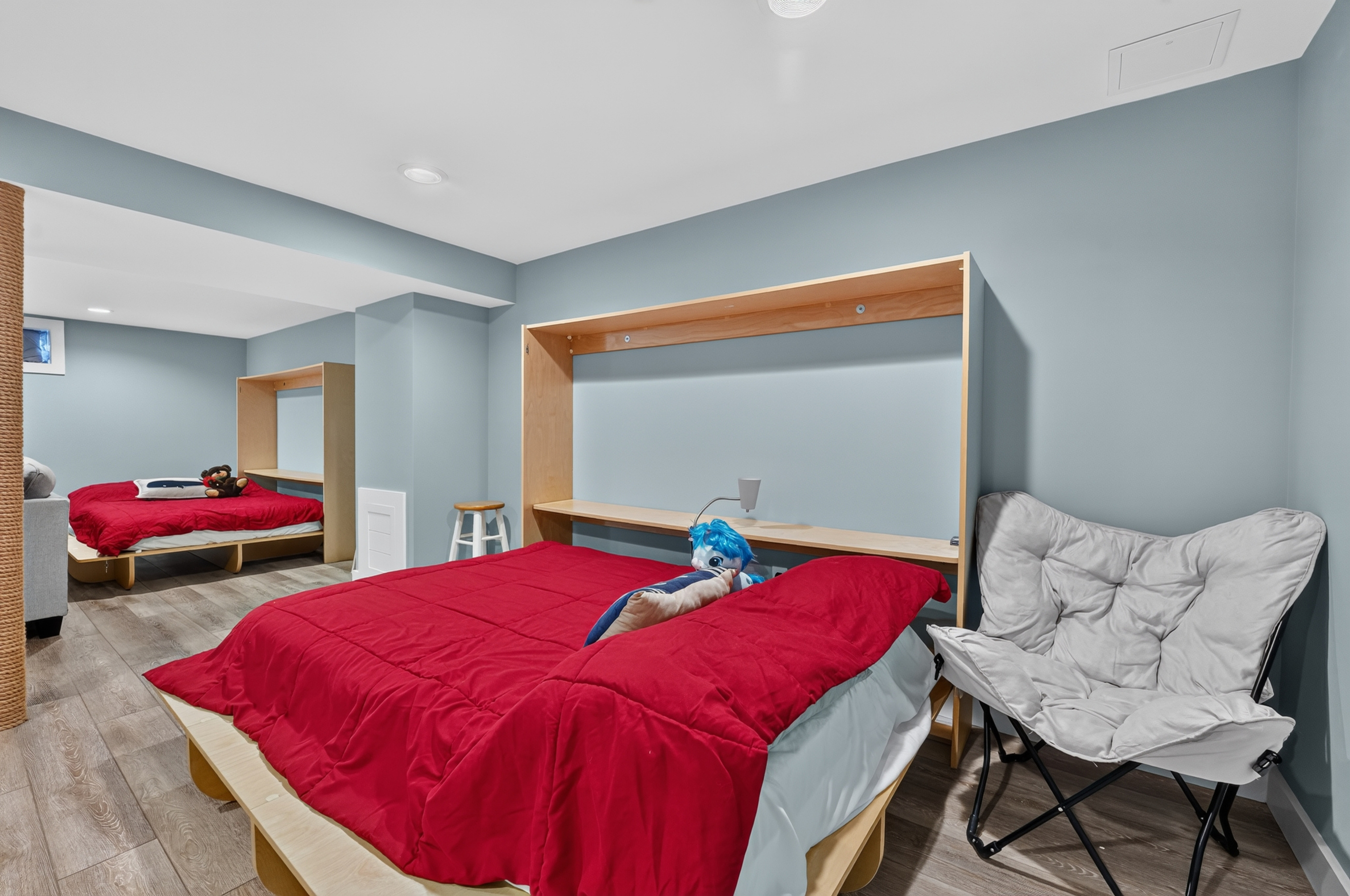 Comfortable furnishings and an open design create a welcoming atmosphere.
