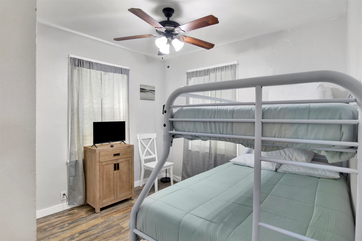 Fun bunk room for kids or friends. Single on top with a full on the bottom.