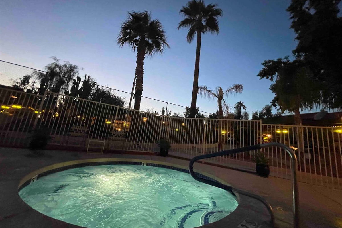 Quiet Desert Getaway with Lake View — Quiet Desert Getaway with Lake View, Phoenix, Arizona — photo 22