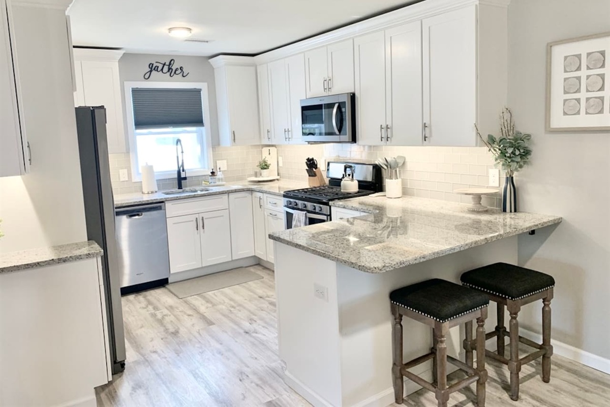 Cook with ease in our modern, fully equipped kitchen. Featuring sleek granite countertops, stainless steel appliances, and a convenient breakfast bar with seating for two. The bright, open layout makes meal prep and socializing a delight.