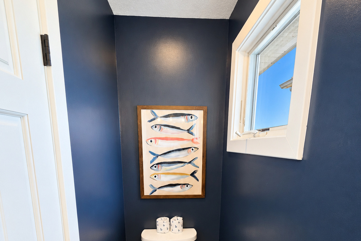 Half bathroom third floor