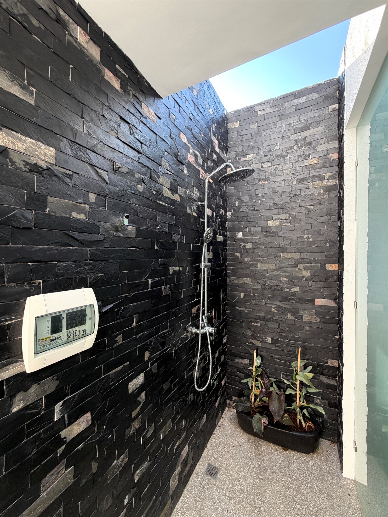 Outdoor Shower Pool Level