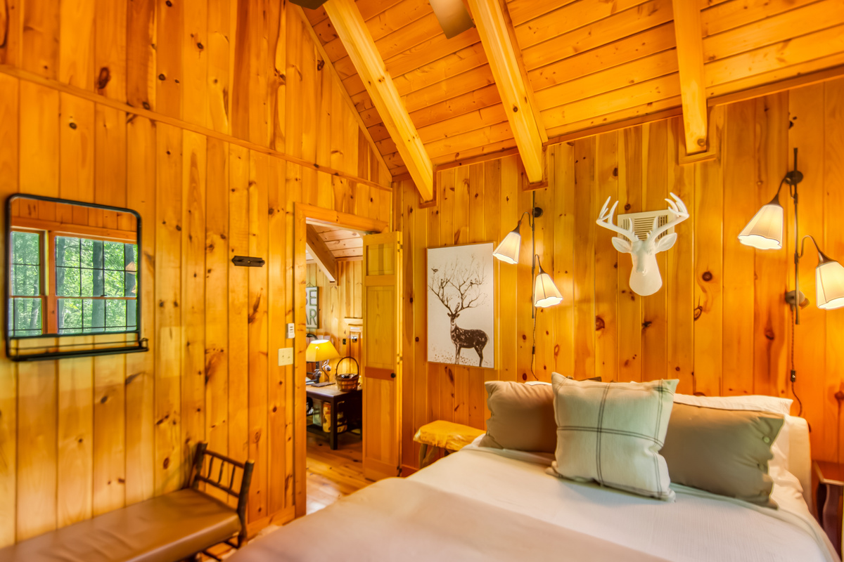 Secondary bedroom 