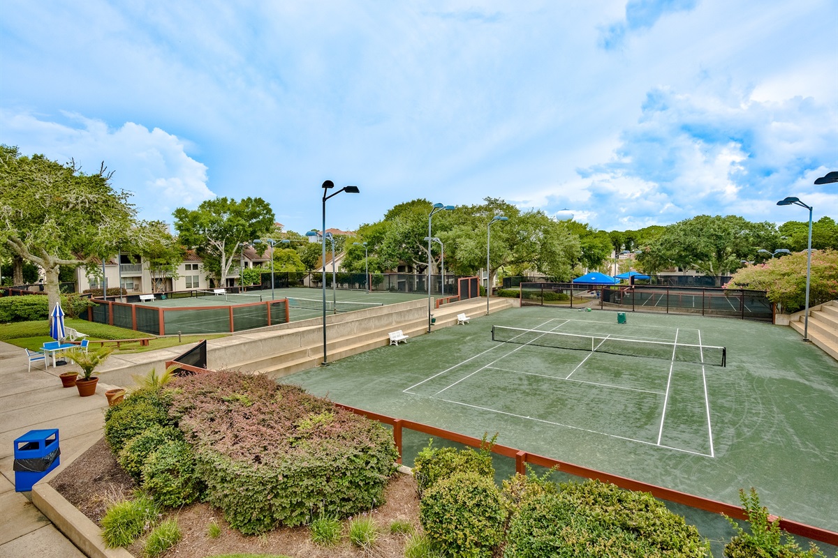 Tops'l Tennis courts