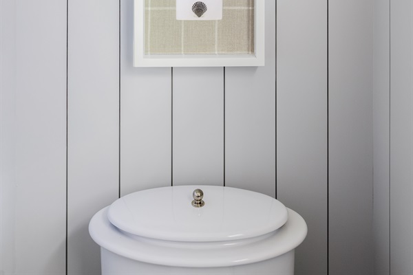 Upstairs full bath: a clean and convenient space for everyone.