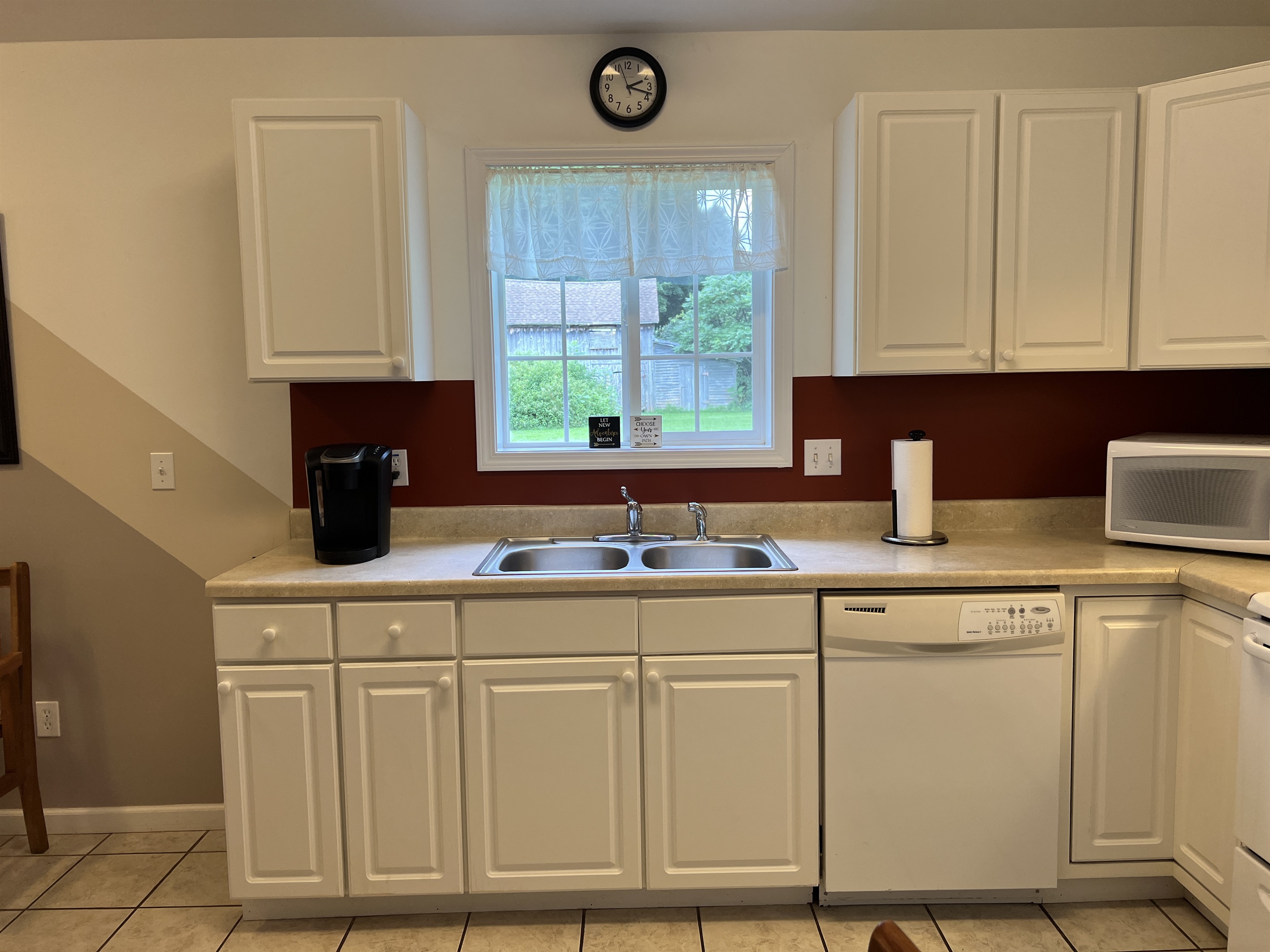 The Federal House Apartment 1 fully equipped kitchen.