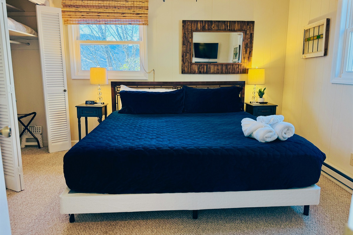 Our main floor King bedroom has a King bed, 2 nightstands, outlets with USB ports, luggage racks, hangers, a chair, Roku Smart TV. You'll be the closest to the coffee maker in the morning! ;)