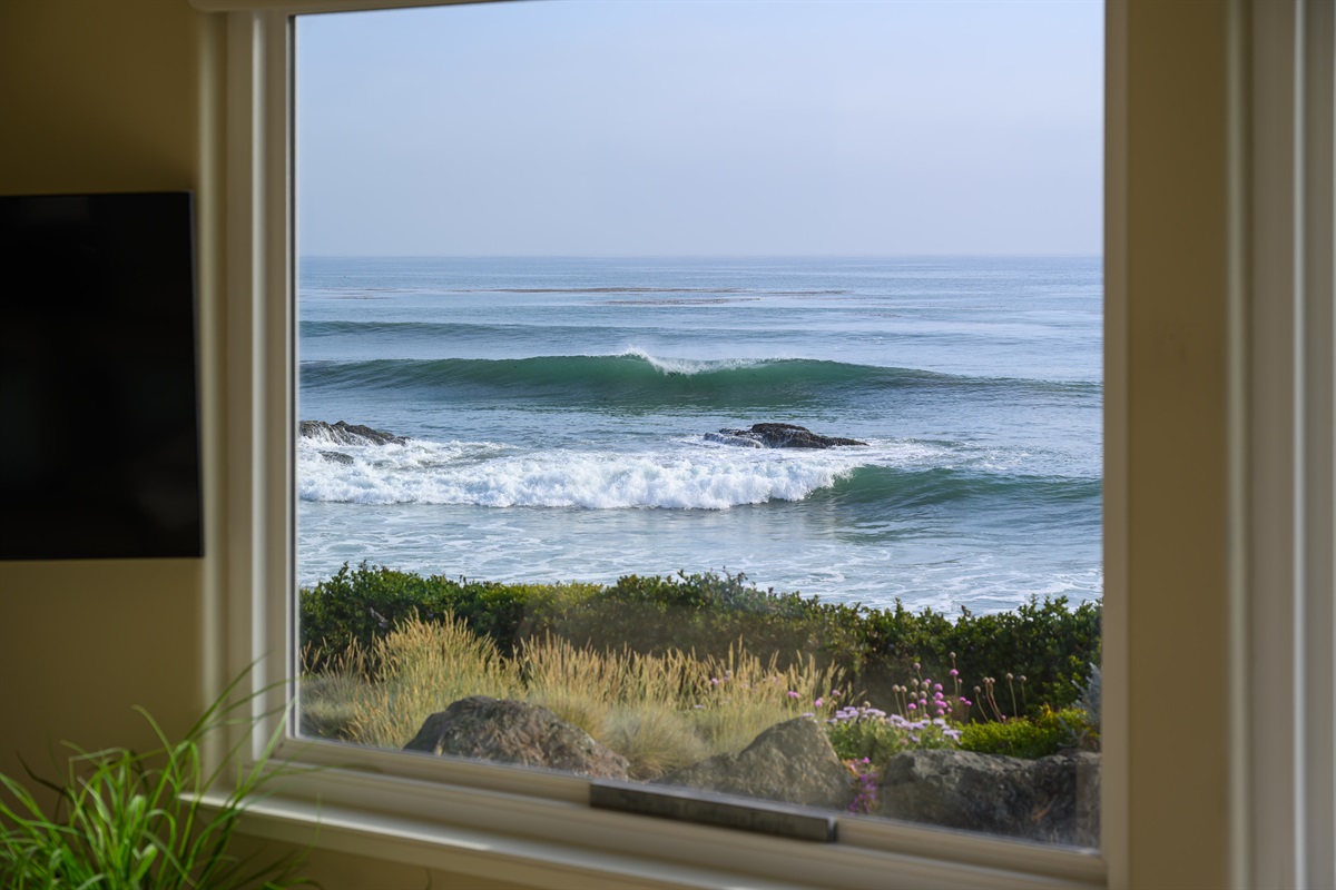 Soothing crashing waves