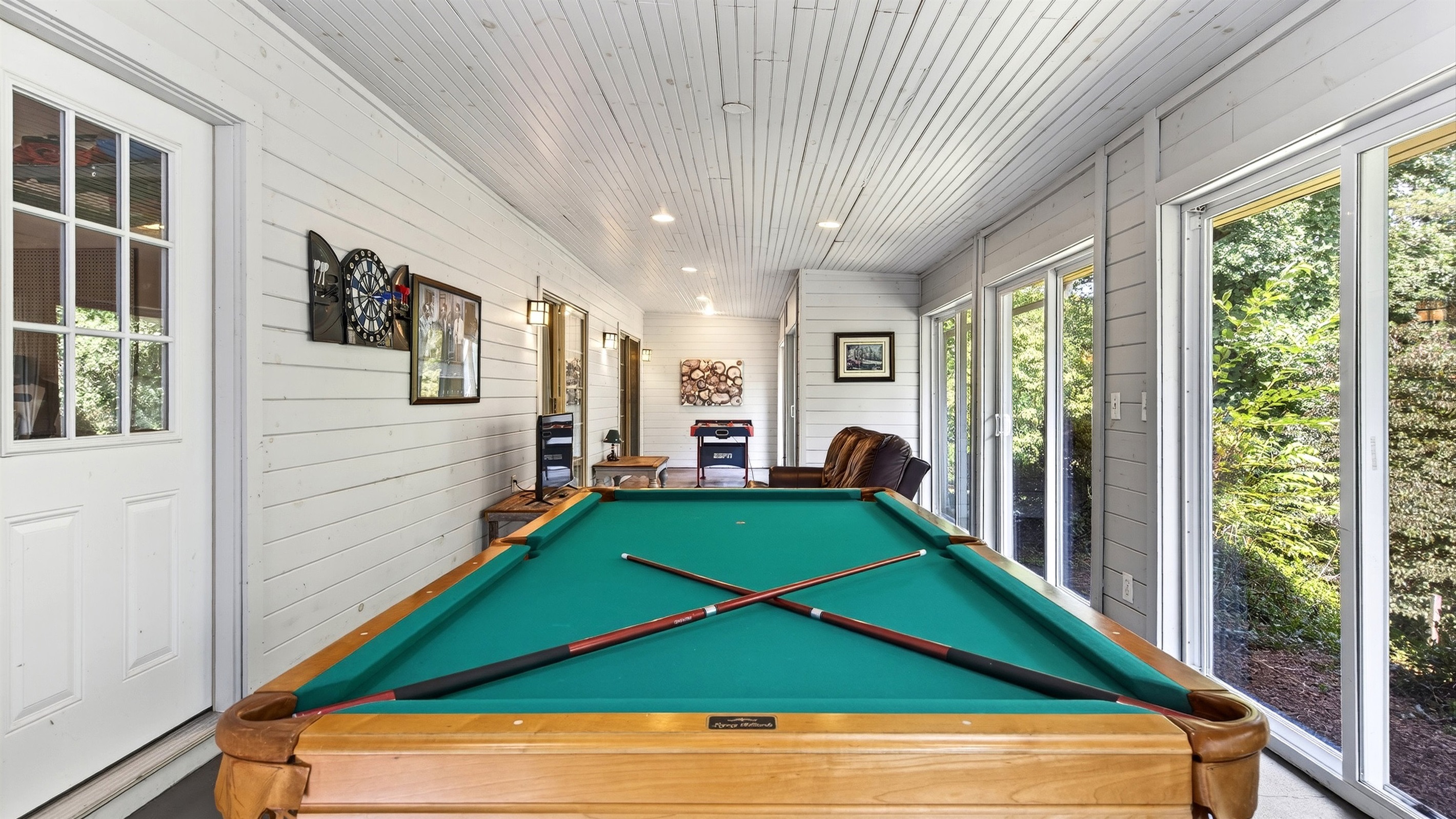 Pool table