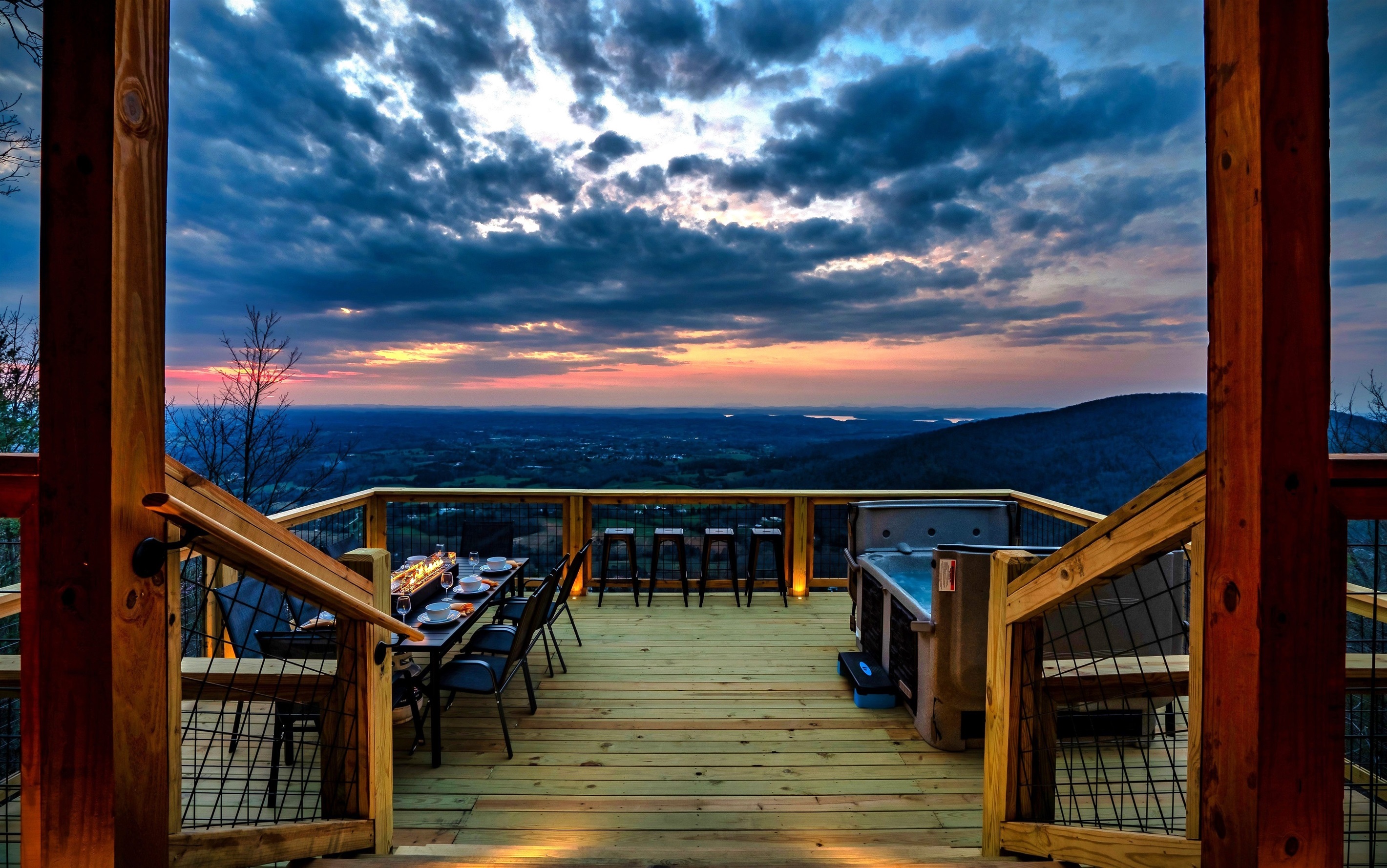 Escape to the "Chasing Sunset" Cabin where our guests enjoy sweeping and breathtaking panoramic long range mountain views, glowing sunsets, and sparkling city lights at night.