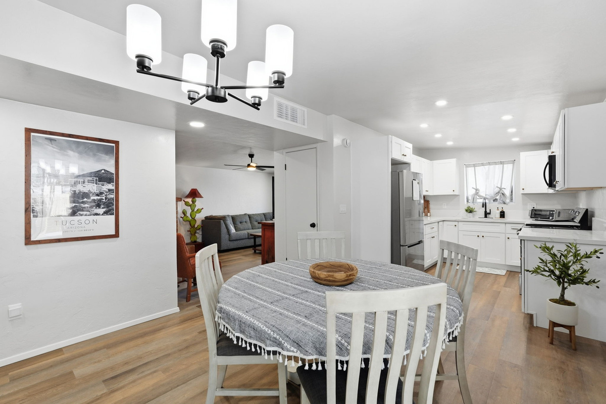 Perfect spot to enjoy a home-cooked southwestern meal, plan your day's itinerary over morning coffee, or sit down for an evening of board games.