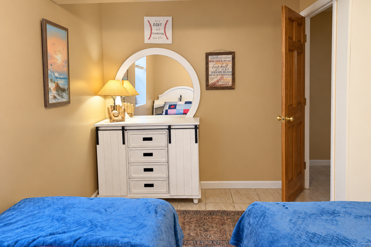 Twin bedroom