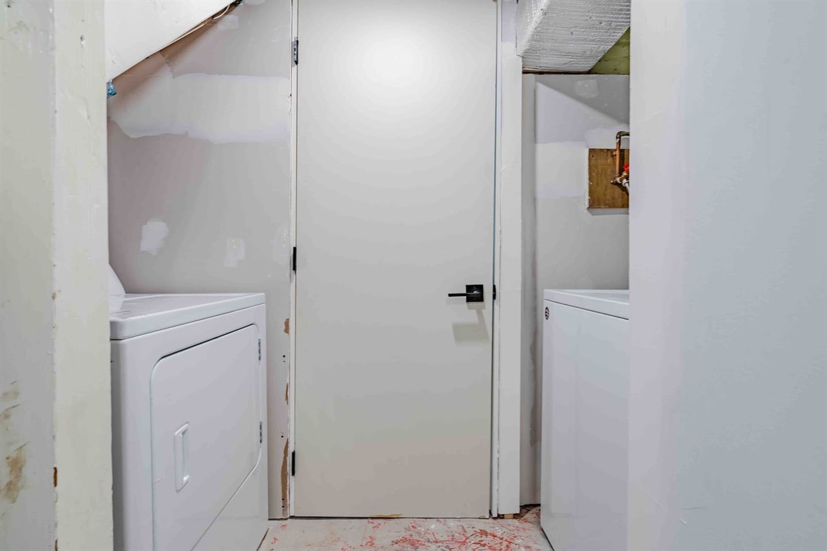 Packing is easy when you can wash your clothes during your stay. The laundry room is shared with the separate basement suite that is not included in this rental. 