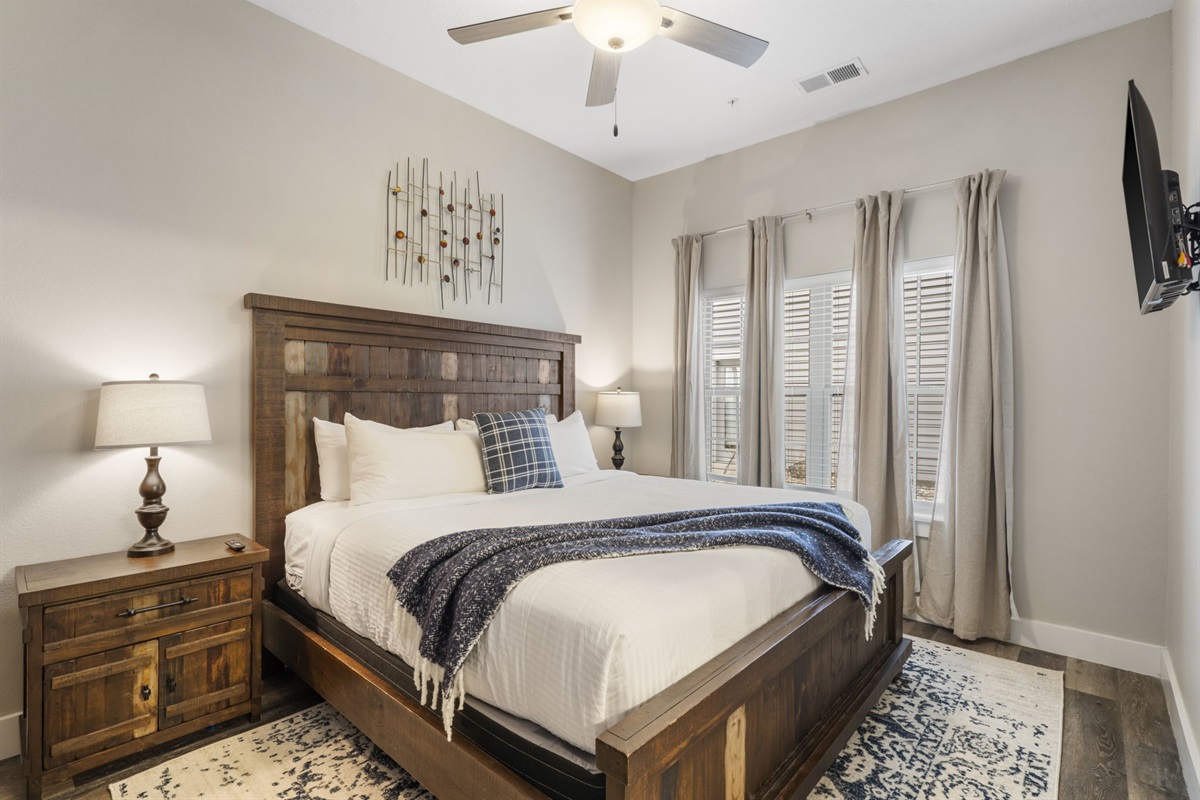 Lower level king bedroom #4 w/ enuite bath