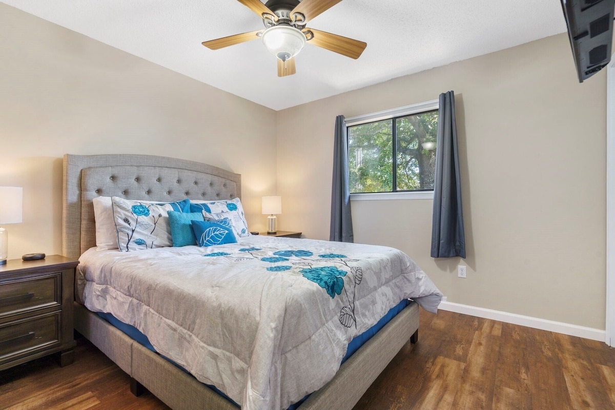 Branson HideAway Queen Bedroom