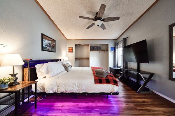 Master Suite w/ King Bed