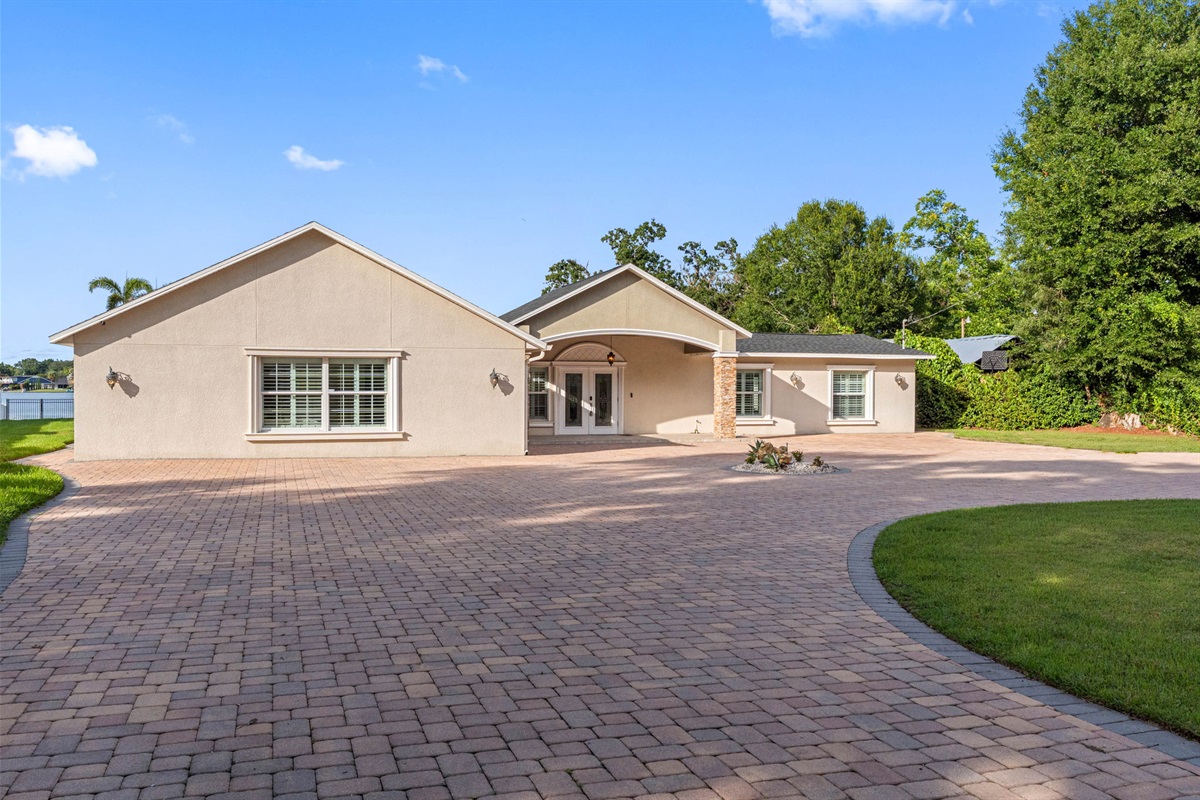 Spacious Driveway