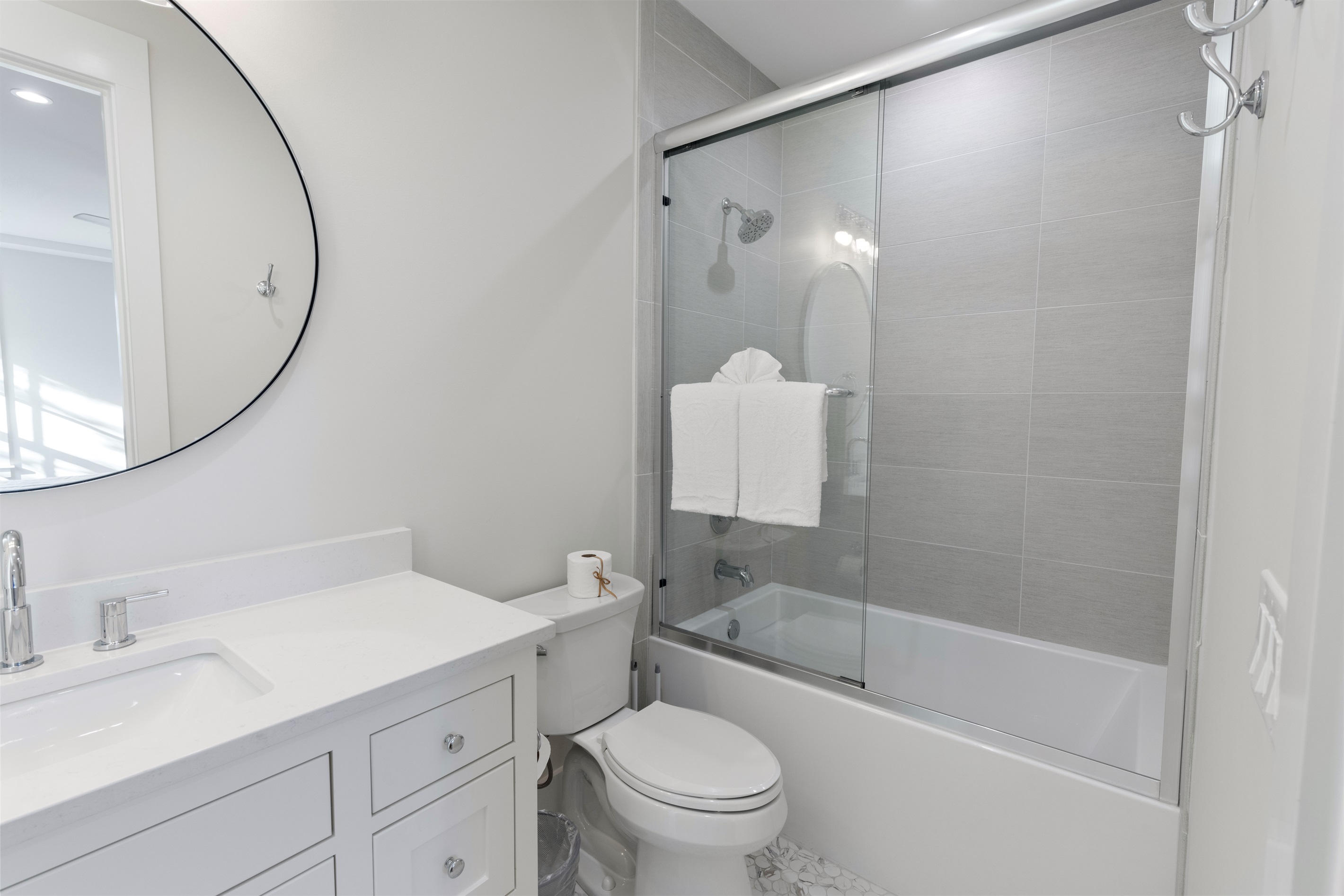 3rd Bedroom Full En Suite Bathroom