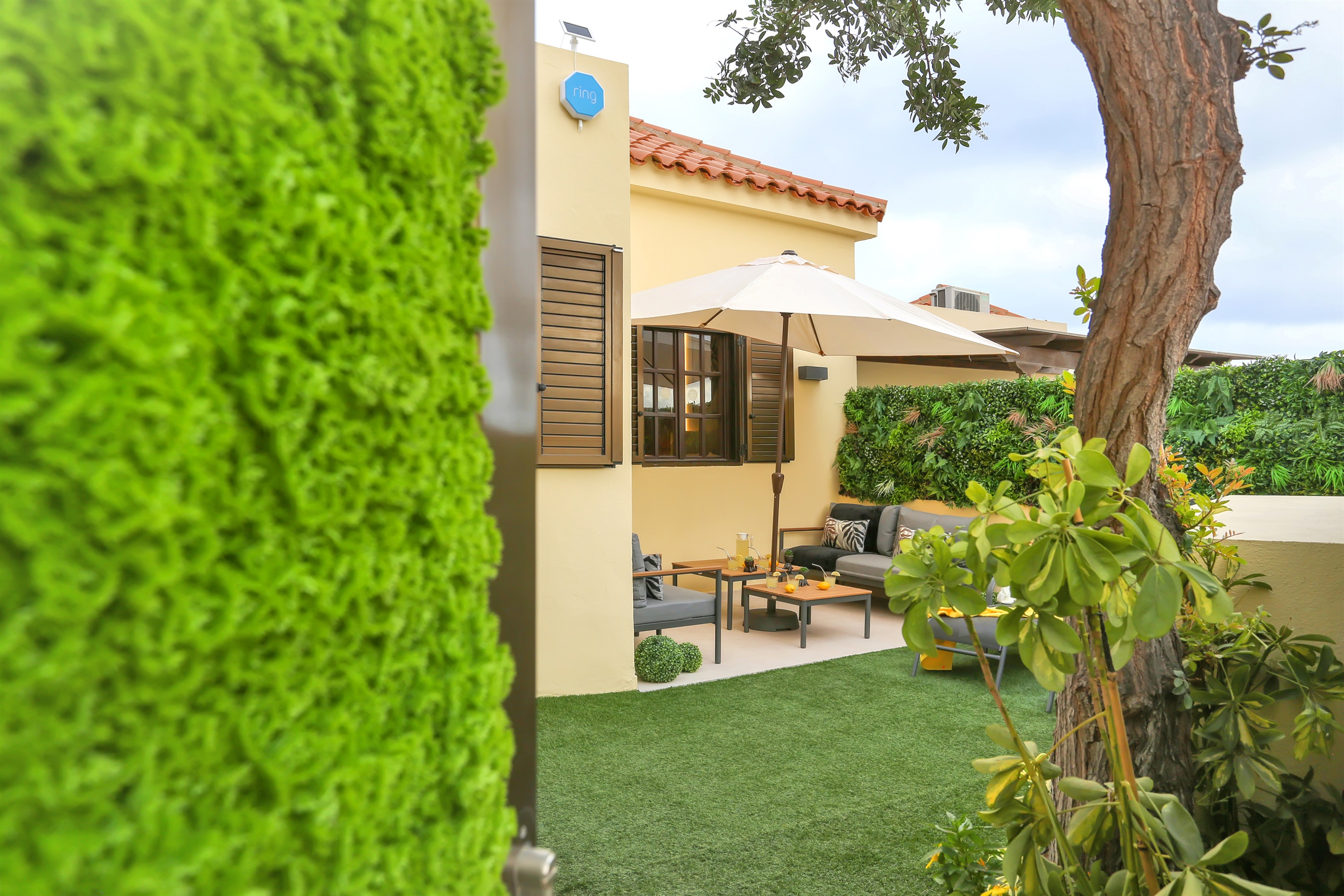 Private garden with a chill-out area and outdoor furniture, perfect for relaxing and enjoying Fuerteventura’s climate.