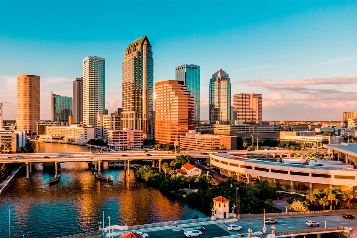 10 minutes to the heart of downtown Tampa!