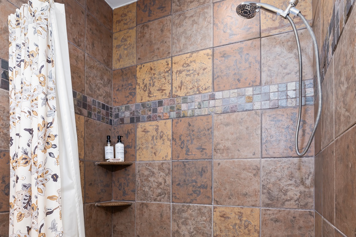 Skyview Tub-shower combo for washing away the Creeper and getting ready for a fun night at The Tavern...or Bella's Pizza takeout and your 'jammies'. 