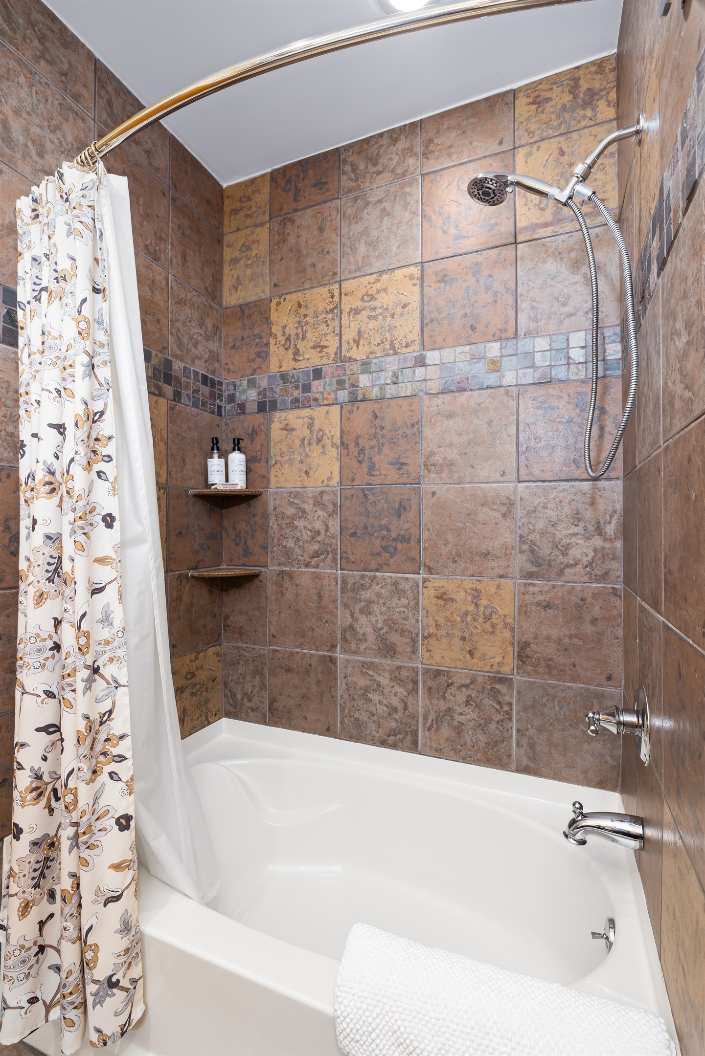 Skyview Tub-shower combo for washing away the Creeper and getting ready for a fun night at The Tavern...or Bella's Pizza takeout and your 'jammies'. 