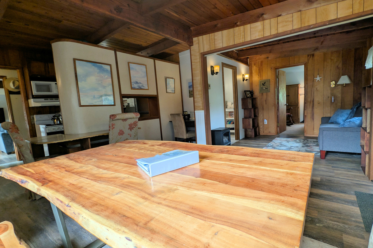 great table for family dinners