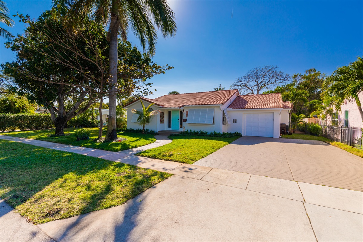 Pineapples & Palms Easy Air Rentals