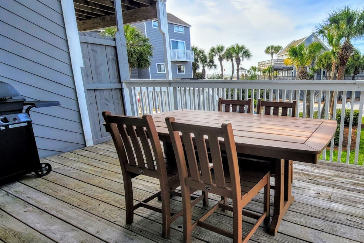 Fire up the gas grill, pour something cold, and take your seat at the Polywood table while the freshwater pond catches the afternoon light. Best seat in the house.