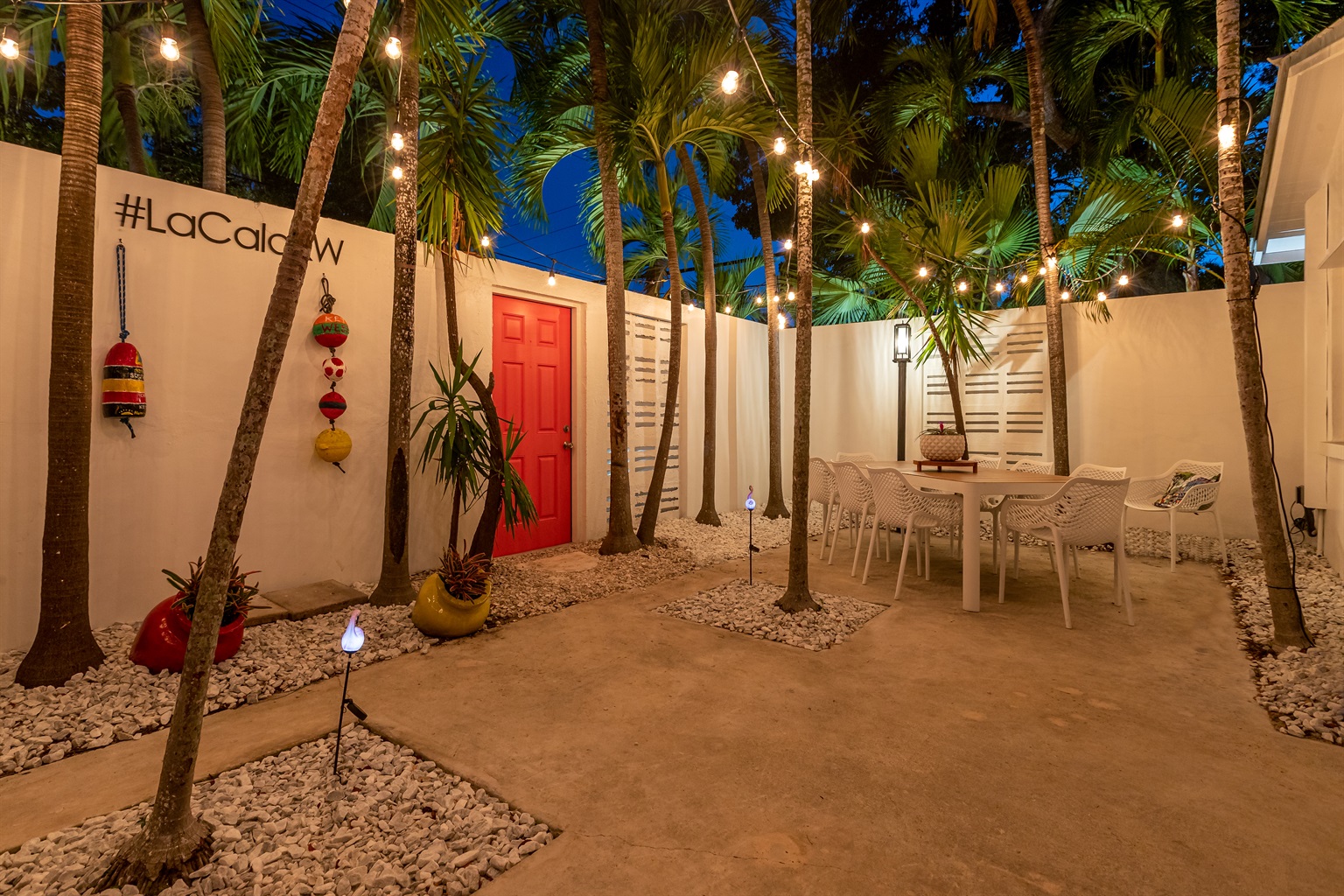 Outdoor Dining Oasis: Twinkling lights and palm trees set the stage for memorable al fresco meals!