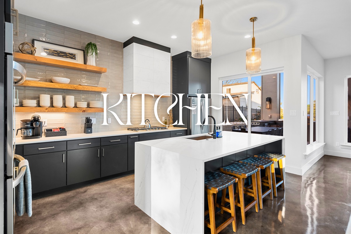 Modern and fully equipped, this kitchen has all you need for culinary creativity &ndash; perfect for anything from family dinners to midnight snacks.