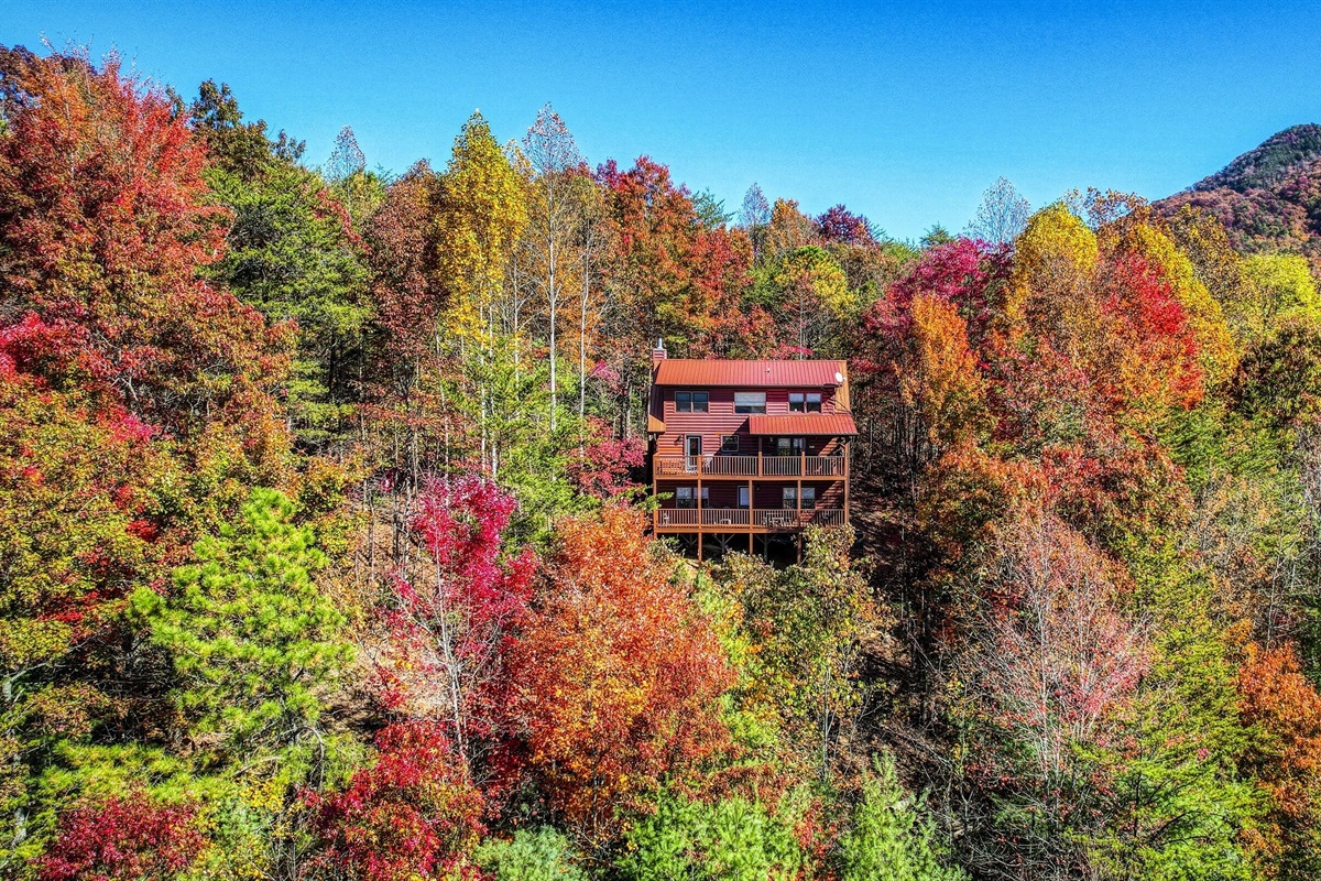 "Great house, beautiful location. Convenient to lots of things to do, but nice enough to just stay in and relax with the AMAZING view!" Sally Oct 2022