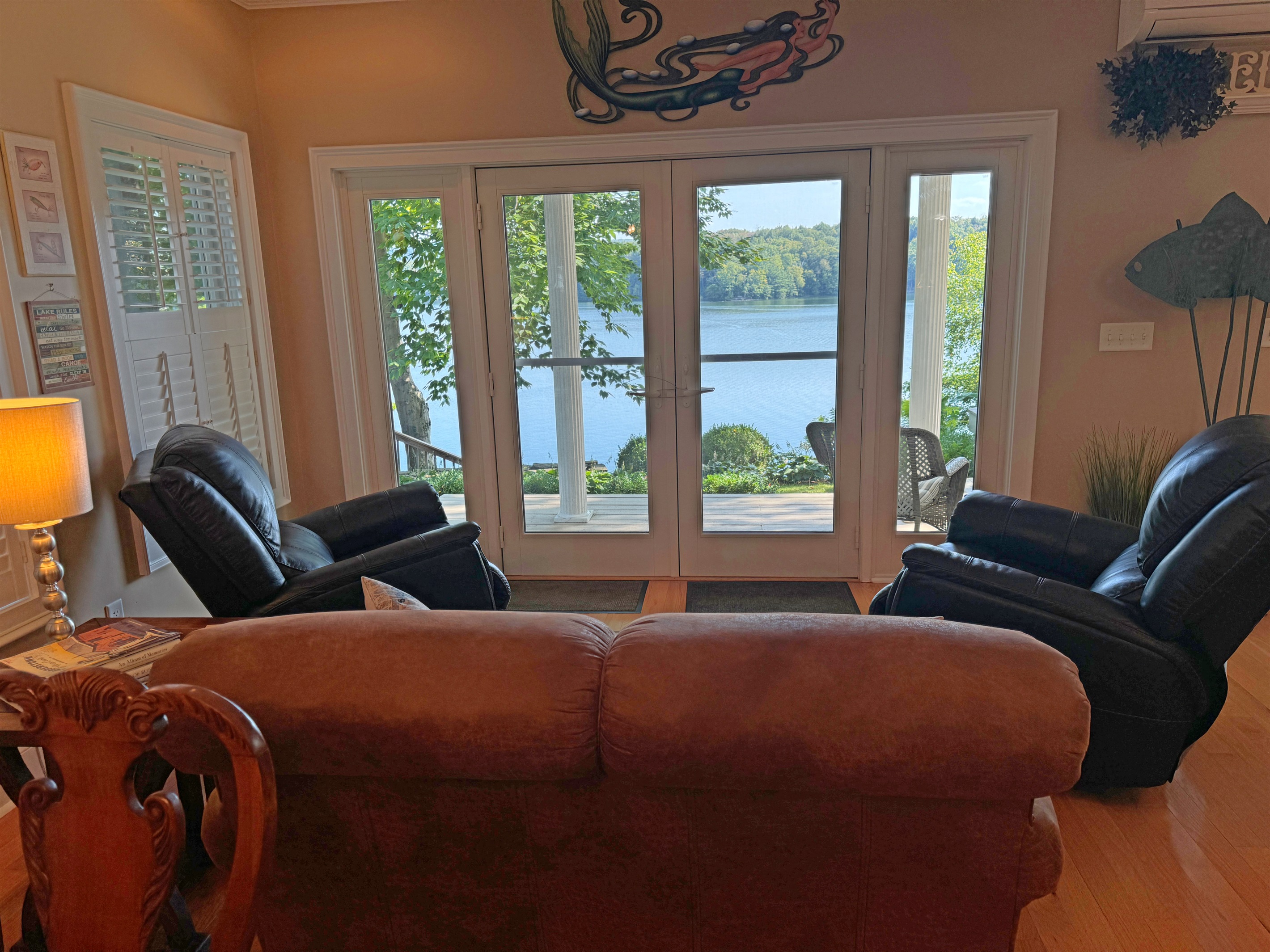 Enjoy original artwork And lakeview.