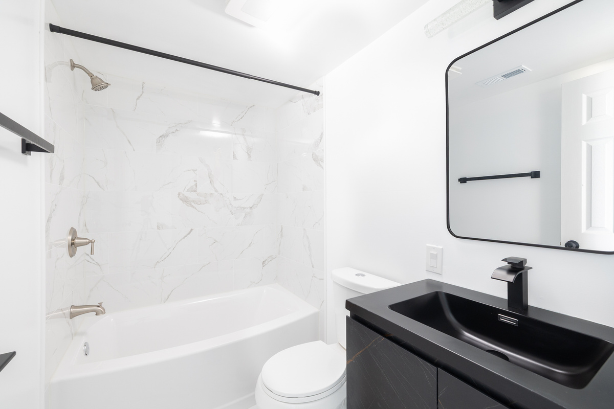 2nd Floor Shared Full Bathroom