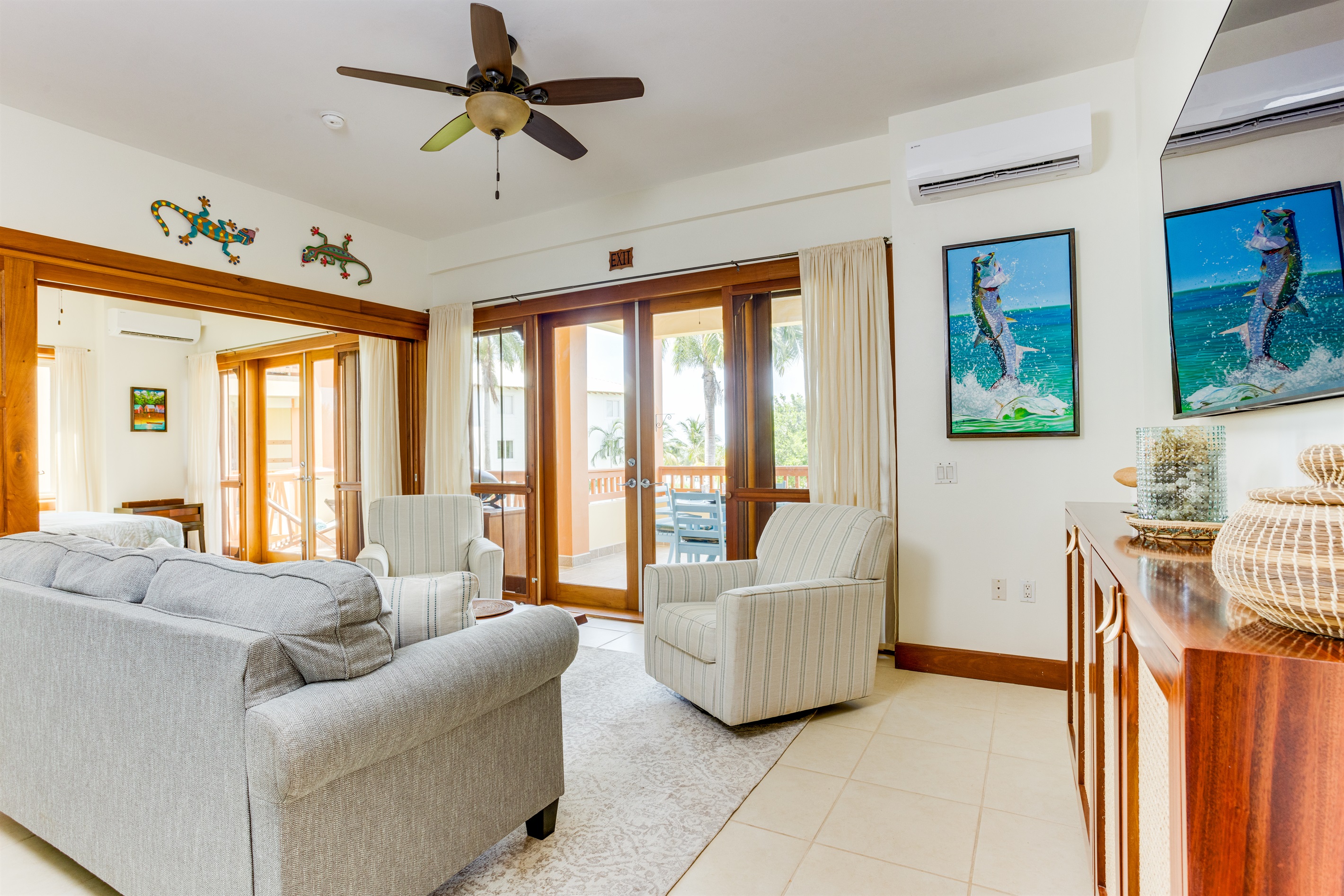 Living Room w Main Bedroom