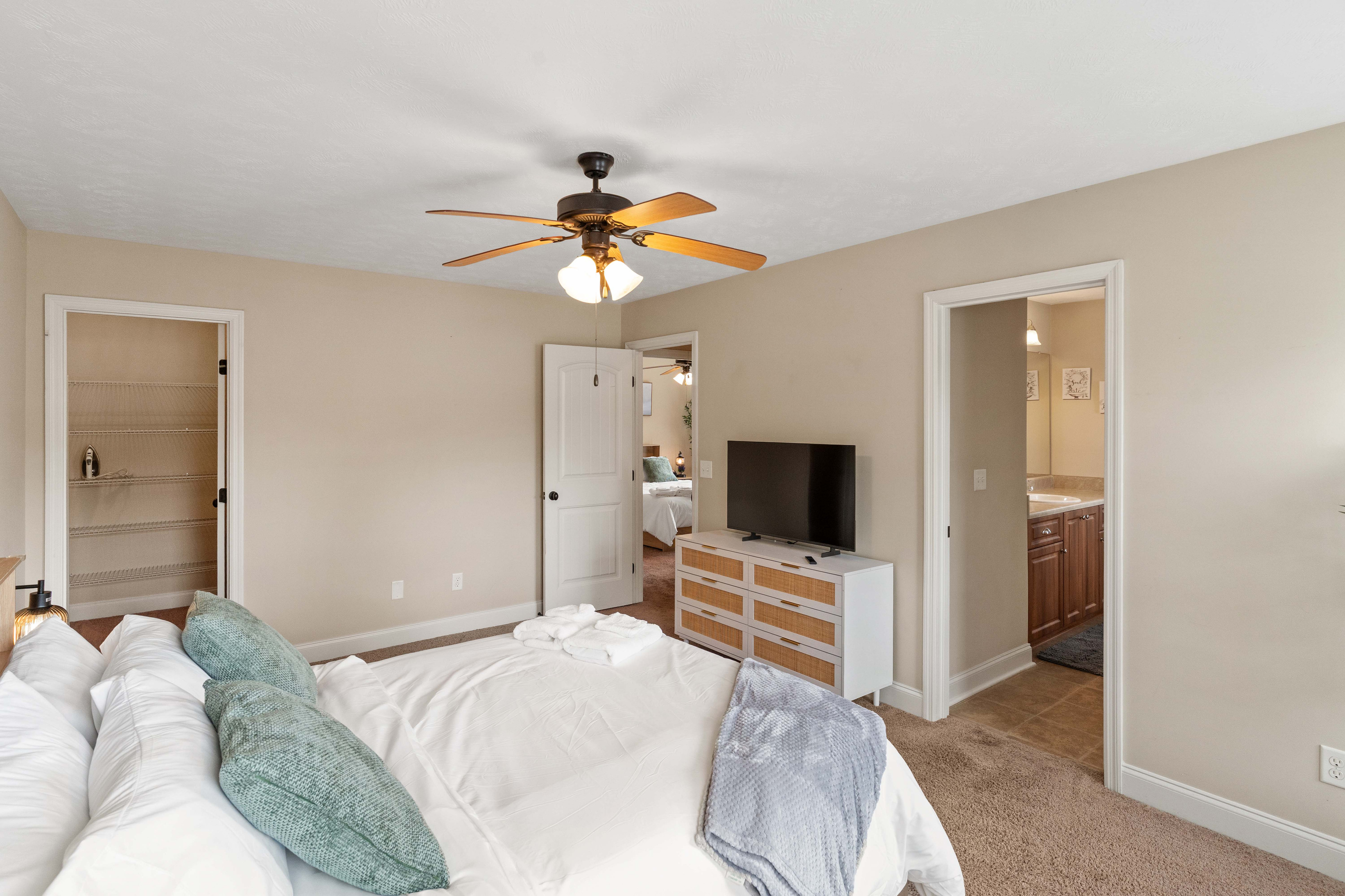 Bedroom 2 - Queen Bed, Walk-In Closet, Bathroom, Smart TV