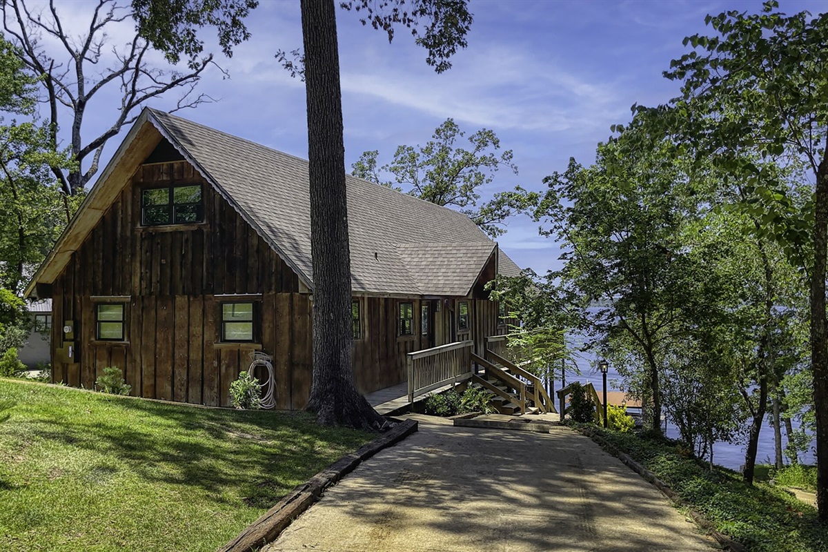 Driveway / Street view