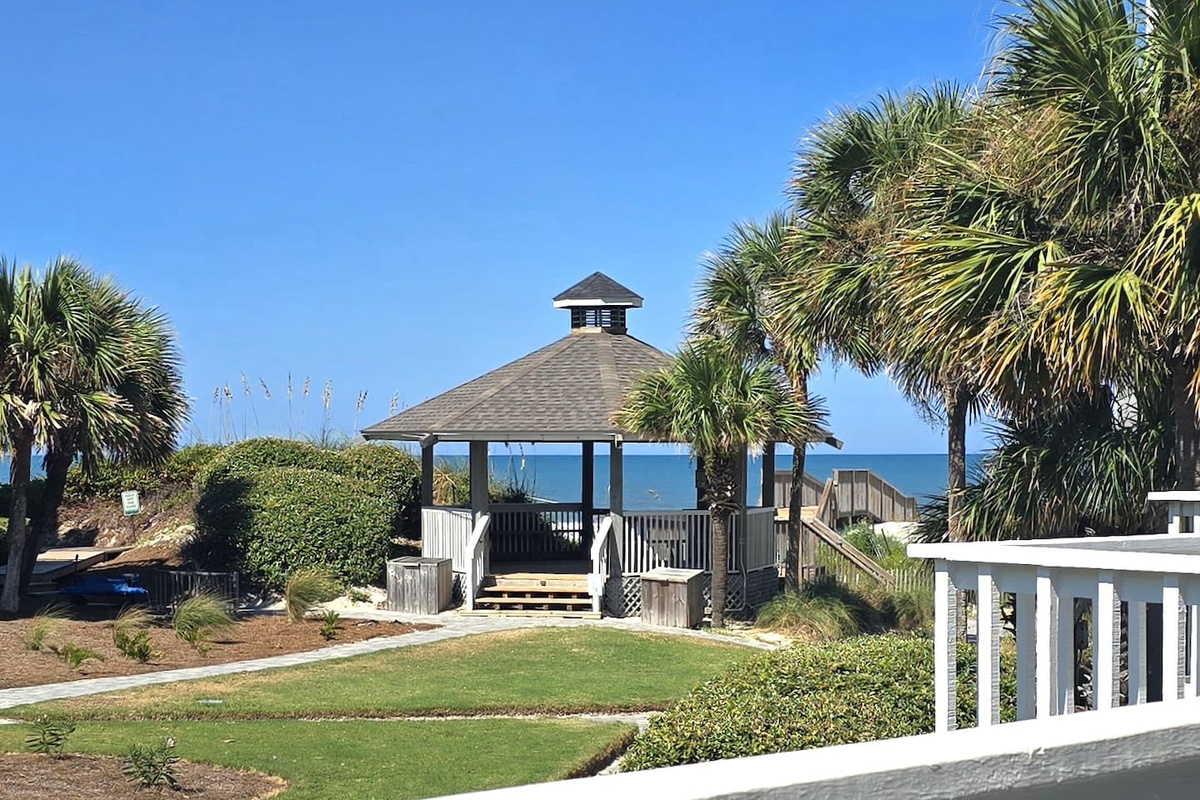 Step outside and this is what you're looking at &mdash; the Gulf of Mexico just 30 steps away, with the Barrier Dunes community spread below you.