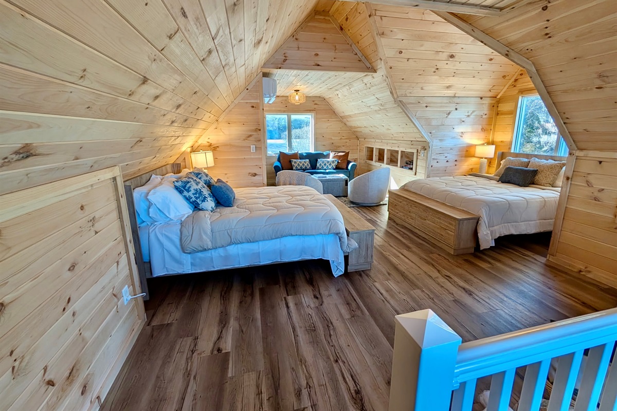 Detached Entertainment Room and Bedroom Loft (note: no bathroom)