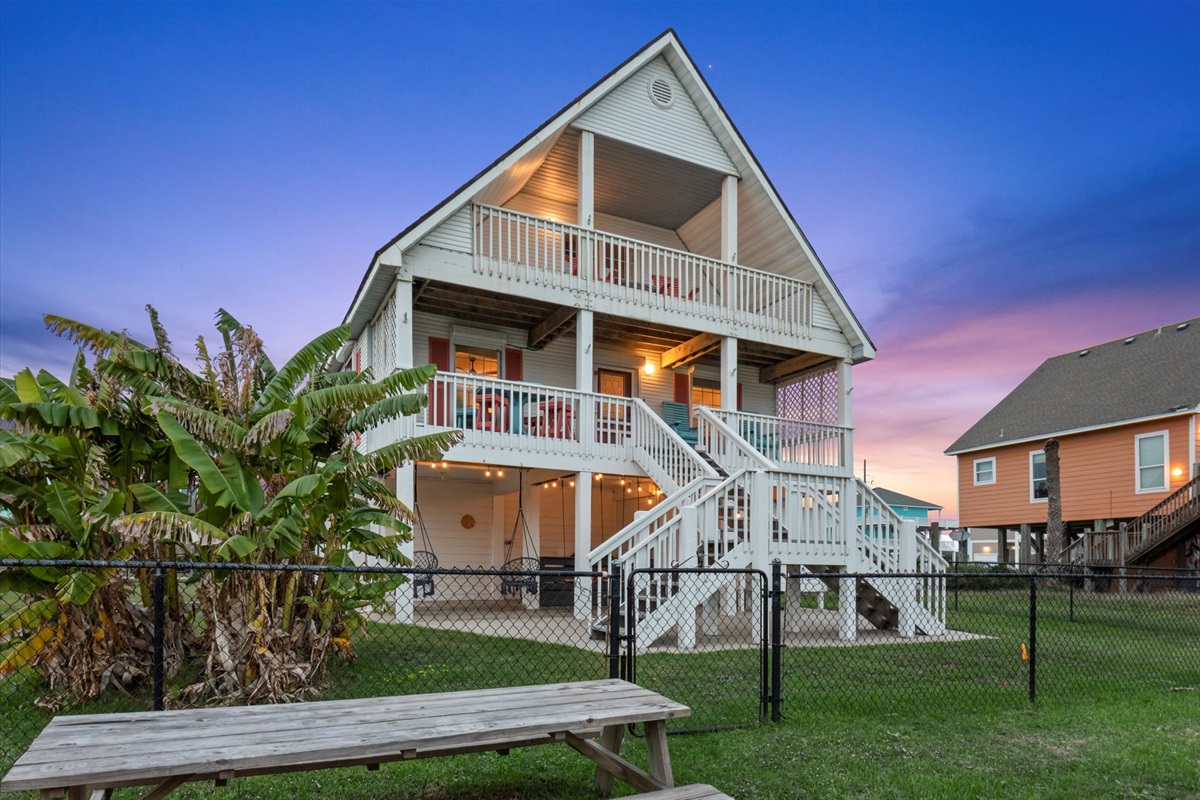 8b5066965a454fb0a60dc4dc74b59199 Large | Beachhouse | Texas | TX | Vacation Homes | Galveston | Crystal Beach | Kokomo | Breezy Days | Beachfront Elegance | Sunrise Serenity | Southern Sands Property Management, LLC