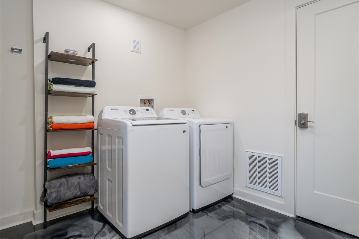 Lower Level Washer and Dryer - Great for Lake and Pool Towels