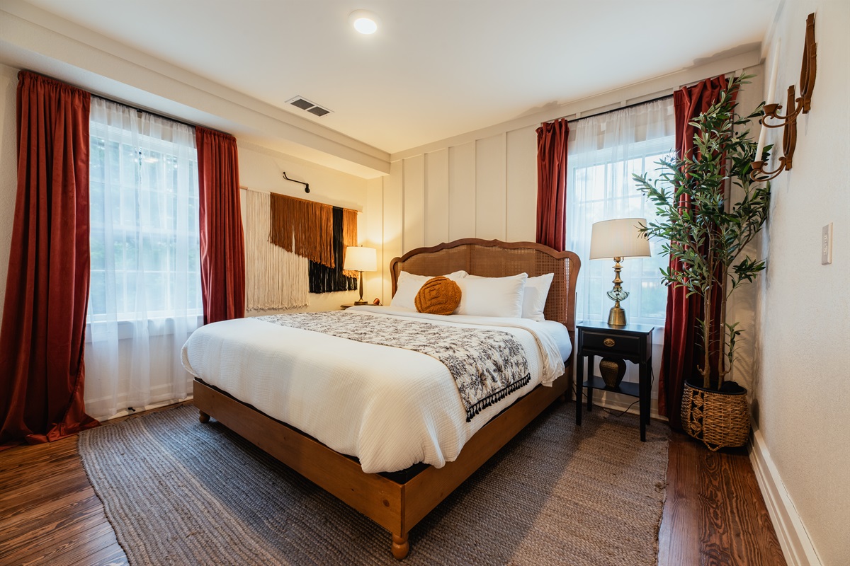 King Bed with en Suite Bathroom