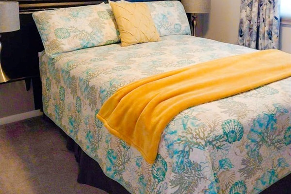 BEDROOM #3Queen bed Lamps (USB outlet at base of lamp) Blue leather chairMirror43" Roku TV Ceiling fan Closet with hangers and storageUSB outlet Extra throw and/or blanketExtra pillows and linenBlackout curtains