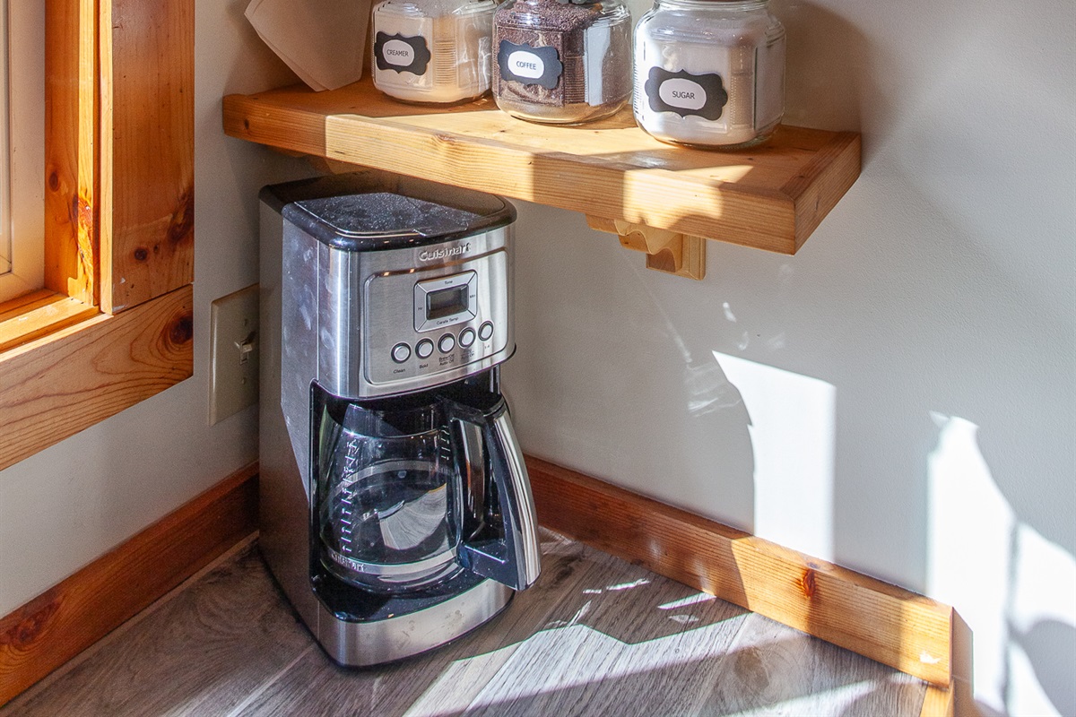 Coffee pot and keurig machine