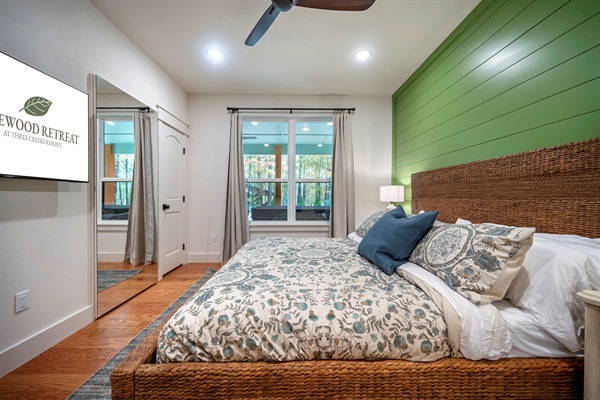 Wake up surrounded by forest views and cozy layers in this serene, nature-toned bedroom. 🤍🌲