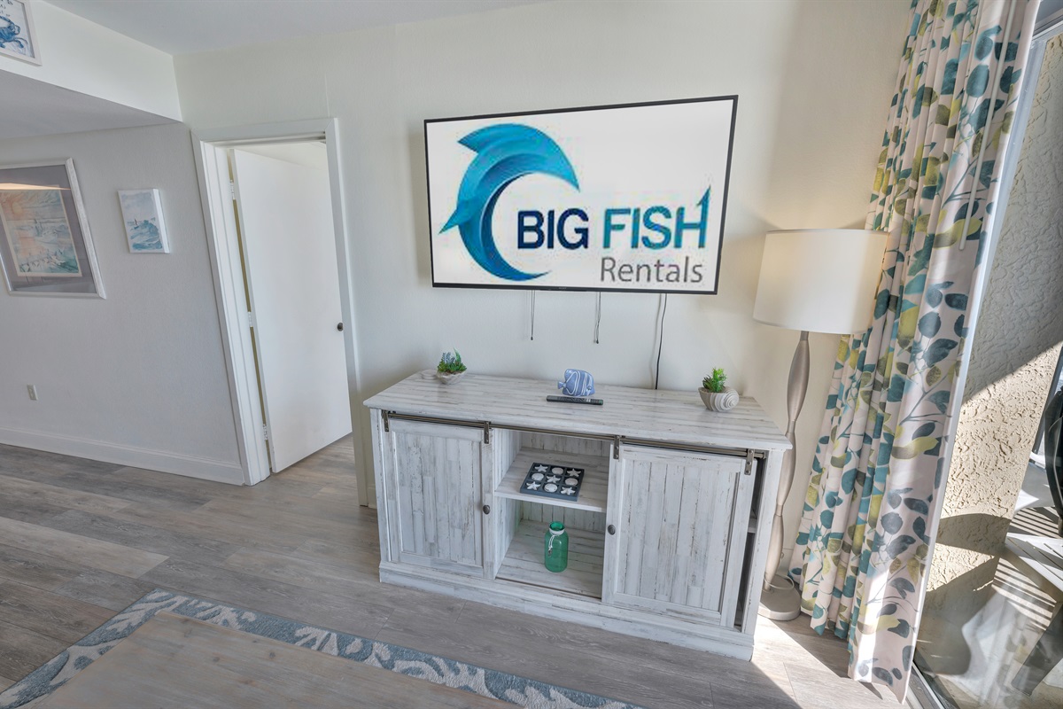 Living Room with Stunning Views🌊☀️